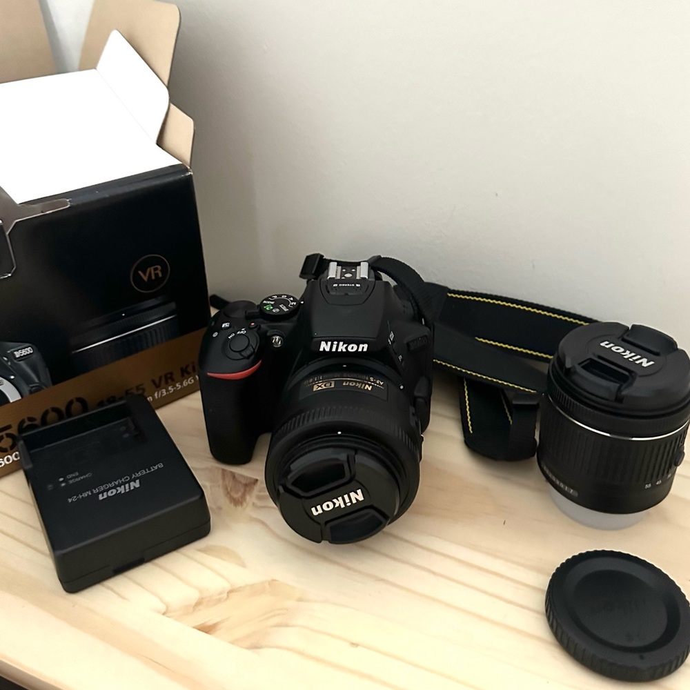 NIKON D5600 DSLR Camera 18-55mm and 35mm Lens -New Condition